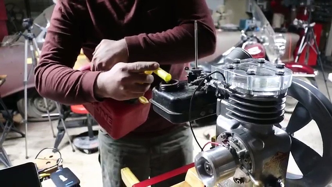 How 4 Stroke Engine  works -  Simple Demo with glass cylinder head