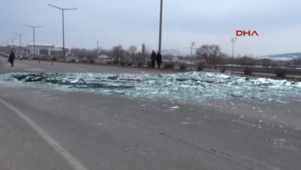 Sivas Tır'daki Camlar Yola Döküldü