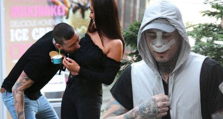 Sevgilisinin Göğsünü Isıran Mankenin Uyuşturucu Bağımlılığı Yüzünden Burnu Düştü