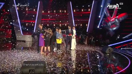 مذيع قناة العربية يحرج حمزة لبيض بعد فوزه باللقب '' علاش ما غنيتيش بالمغربي ؟؟ ''..شاهد جوابه الصادم !