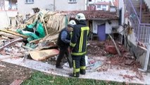 Doğalgaz patlaması sonucu göçen evin altında kalan anne ve çocuğu ağır yaralandı