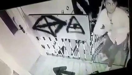 Korku evinde bayilan genc