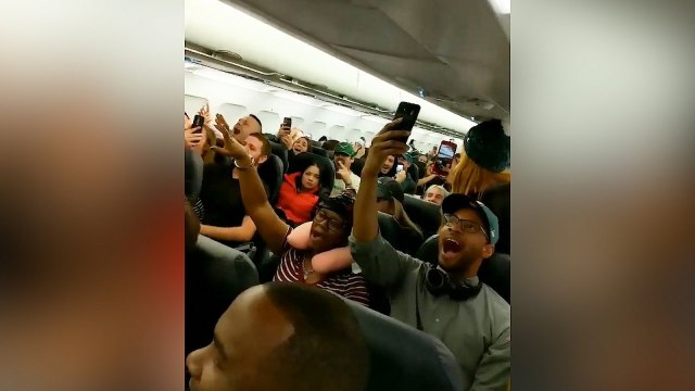 Flight full of Eagles fans break into song ahead of Super Bowl showdown