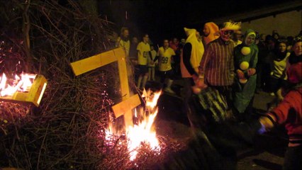 Passage de flambeau entre les 7 et les 8 à Chiroubles