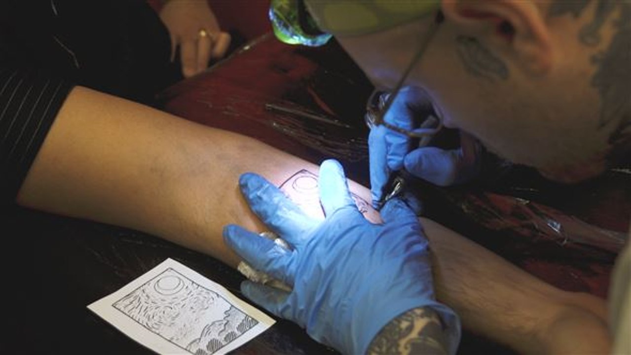 Van Gogh unter der Haut: Kostenloses Tattoo im Museum