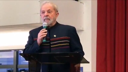 Lula chora durante missa para Dona Marisa