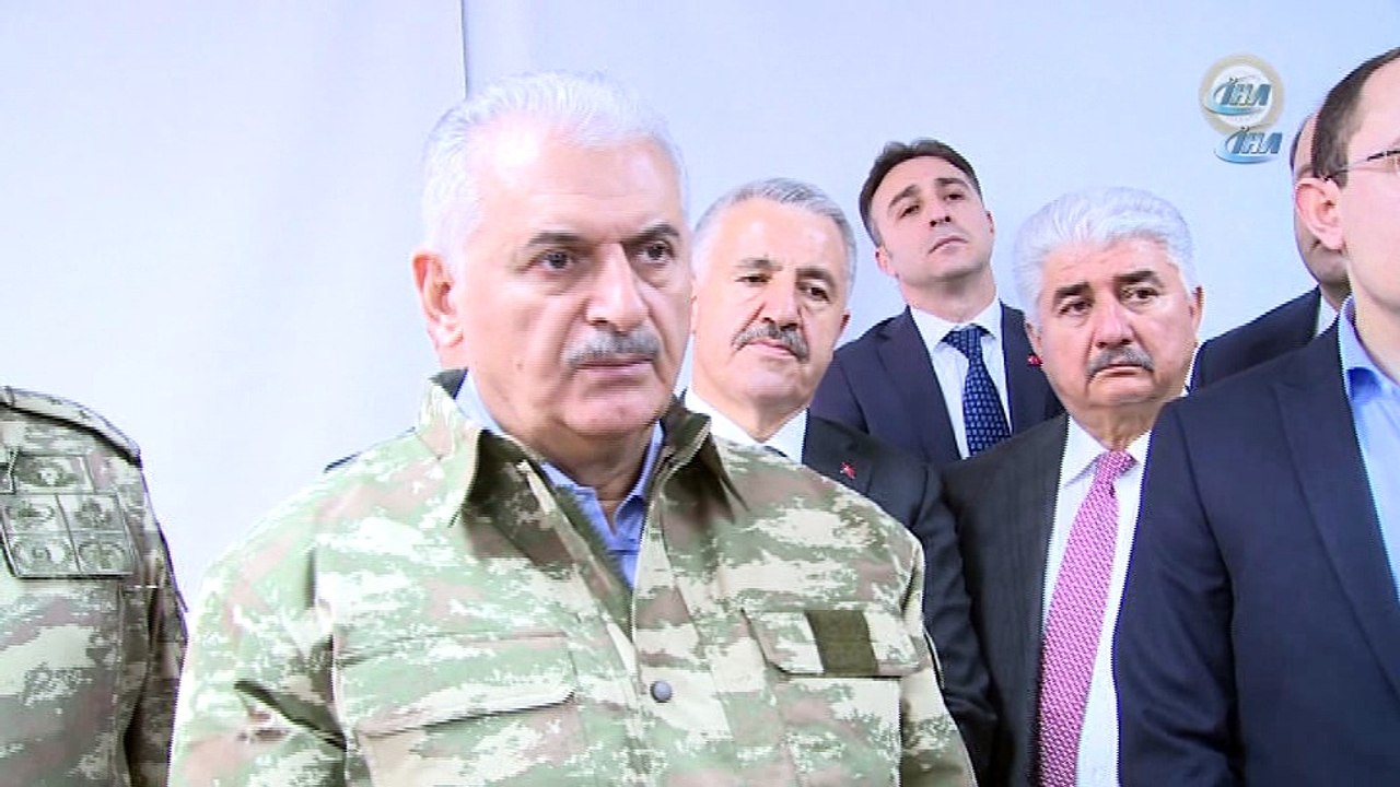 Başbakan Binali Yıldırım, harekat merkezinde incelemelerde bulundu