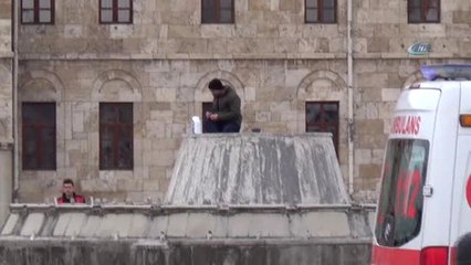 Engelli Şahıs Süs Havuzunda Kendini Yakmak İstedi