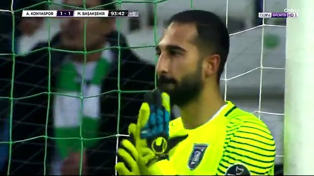 Emre belezoğlu hakeme küfür ediyor hakem görüyor da.. Caner erkin için hakemin görmediği küfüre ceza verdiren @TFF_Org hakemin duyduğu küfüre ceza verebilecek mi