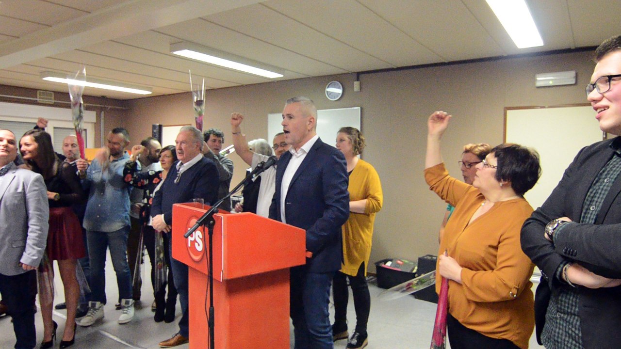 Christophe Lacroix chante l'internationale à Saint-Georges