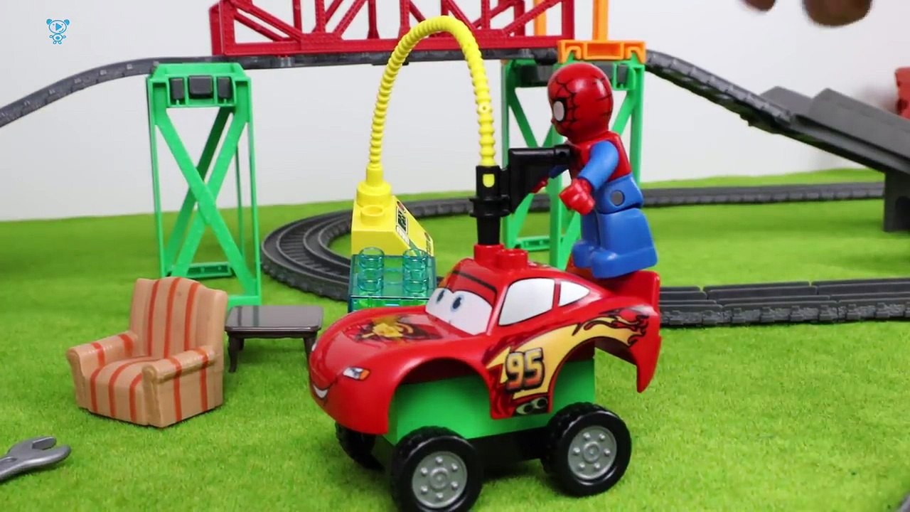 Örümcek Adam tren Örümcek yardımcı canavar kamyon Thomasın McQueen kurar