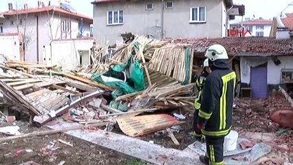 Afyonkarahisar Doğalgaz Sıkışması Patlamaya Neden Oldu, Ev Çöktü 2 Yaralı