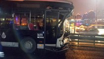 Haramidere Metrobüs Durağında Kaza: 1'i Ağır 22 Yaralı