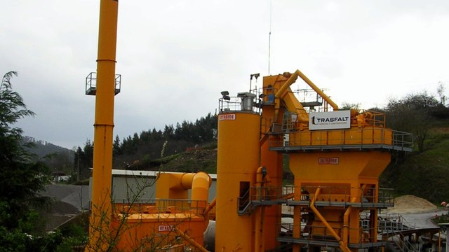 Vecinos y ecologistas indignados contra una planta de aglomerado asfáltico en Oviedo