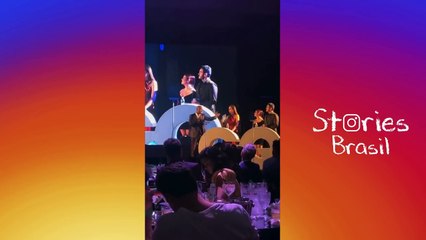 Fernanda Souza e Thiaguinho capricham nos looks para prêmio