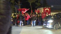 Şehit Teğmenin Evinin Bulunduğu Caddeye Türk Bayrakları Asıldı