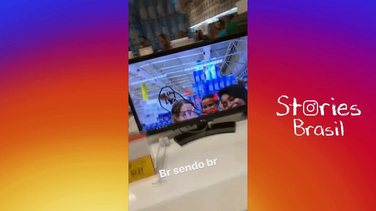 Camila Loures fica indignada na Black Friday