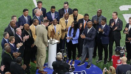 Watt honored as Walter Payton Man of the Year winner at SB LII