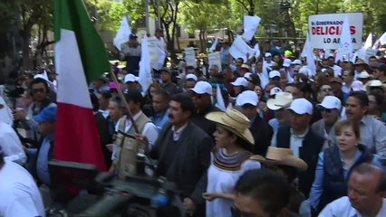 Gobernador mexicano cierra caravana contra la corrupción