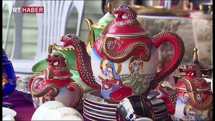 Antikacılar pazarda buluşuyor