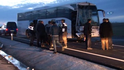 Yolcu otobüsü kamyona arkadan çarptı: 10 yaralı