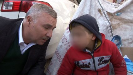 Yaşıtları okula gitti, o atık kağıt toplarken uyuya kaldı