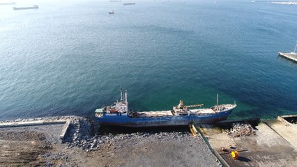 Karaya Oturan Gemi Havadan Görüntülendi