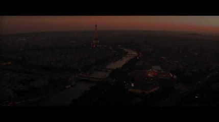 Tom Cruise prend la place de l'Etoile à contre-sens dans la bande-annonce du "Mission Impossible" à Paris