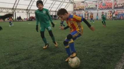 Niños rumanos sueñan con triunfar en el Valencia