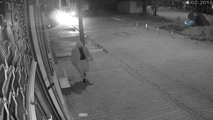 Kamera Açısını Bozmak İsterken Düzelten Şaşkın Hırsızlar Kamerada