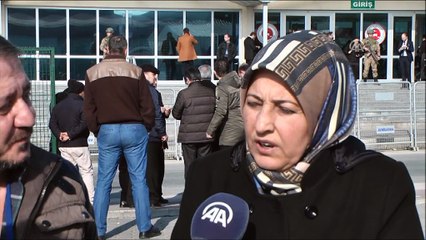 Şehidin ailesi, darbe sanıklarının peşini bırakmıyor - İSTANBUL