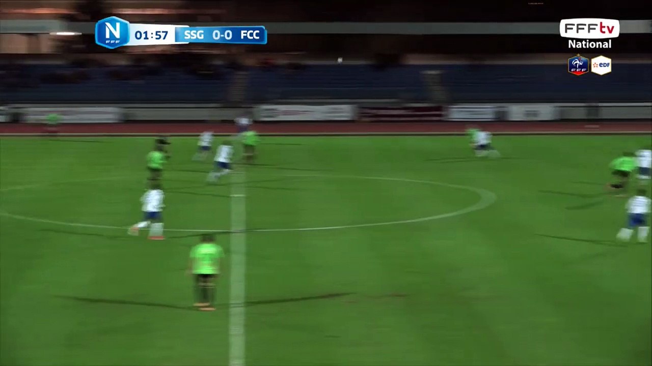 DOUCOURE intercepte une mauvais remise de la défense mais sa frappe n'est pas cadrée.