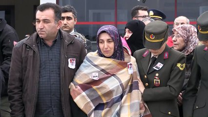 Şehit ağabeyini üniformasını giyerek asker selamıyla karşıladı - AMASYA