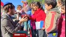 Palhaços ensinam crianças a se proteger de minas terrestres no Líbano