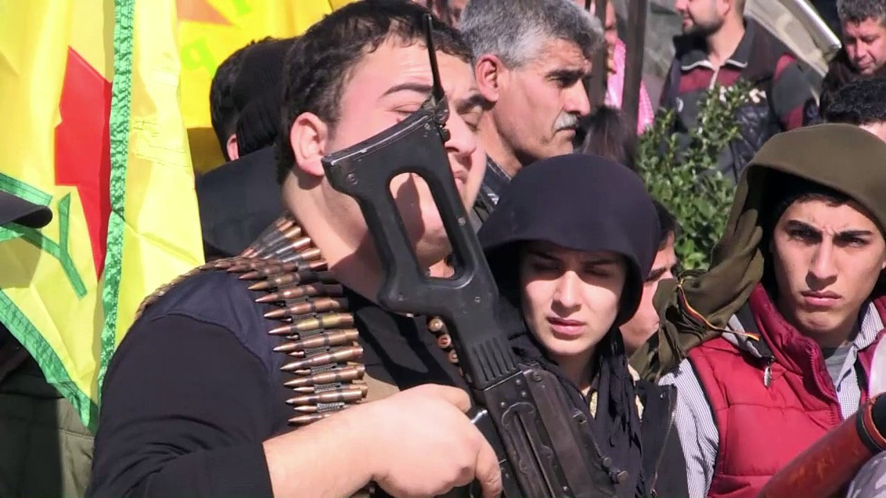 Junge Kurden ziehen in den Kampf gegen die Türkei