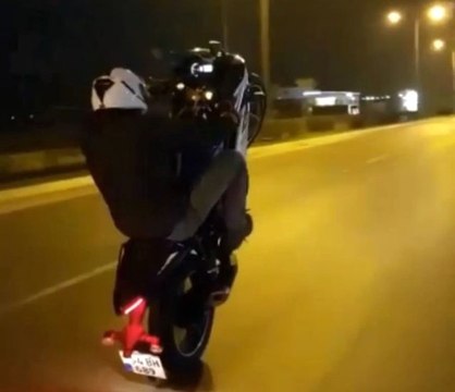 Trafikte 'Pes' Dedirten Görüntüler !