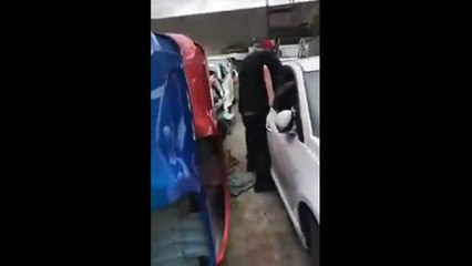 Quand tu surprends ton collègue en pleine action avec une poupée... Chaud