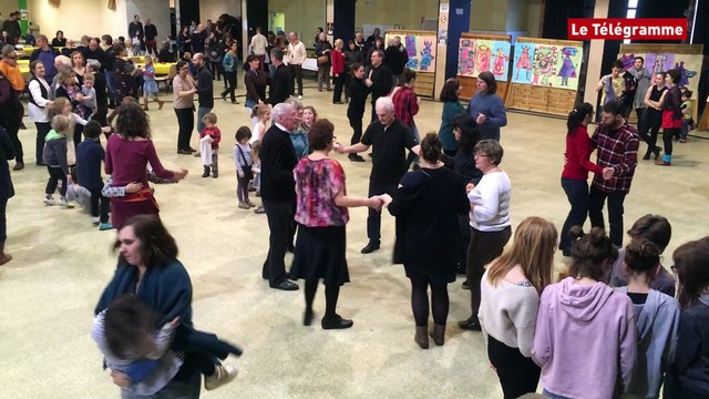 Lannion. Div Yezh. Toutes les générations au fest-deiz des Ursulines
