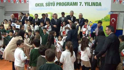 - Bakan Demircan okulun ilk günü öğrencilerle bir araya geldi