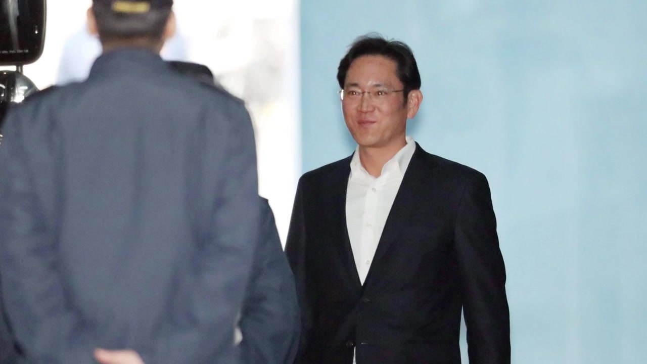 외신, 이재용 부회장 집행유예 소식 긴급 타전 / YTN