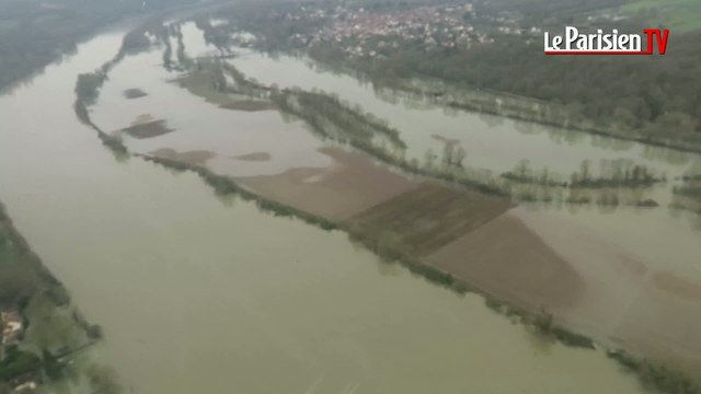 Yvelines : la crue de la Seine vue du ciel avec les forces de l'ordre