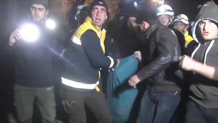 مقتل العشرات بغارات سورية وروسية بريف إدلب