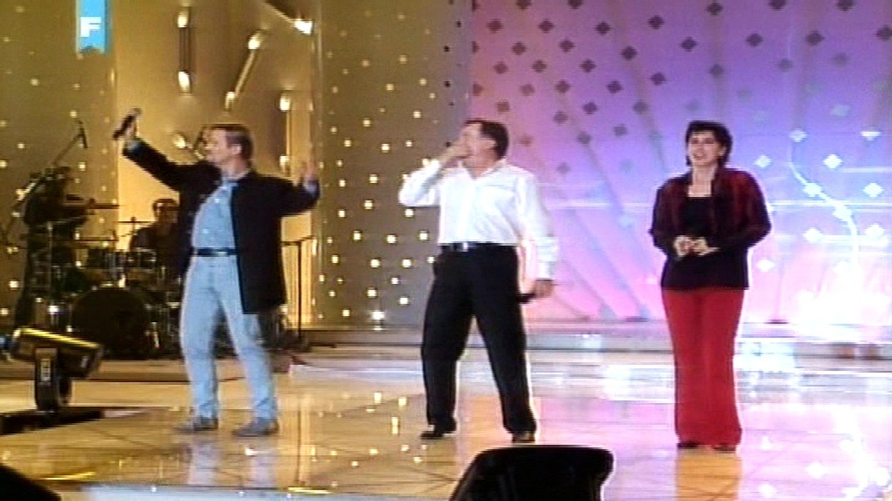 Halid Bešlić i prijatelji ~ IZNAD TEŠNJA & PRVI POLJUBAC • Koncert u Sarajevu Zetra 2003. godine