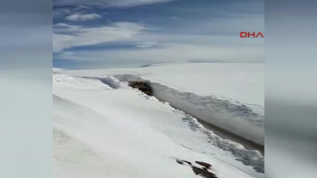 Hakkari Metrelerce Karın Bulunduğu Askeri Üs Bölgesinin Yolunu Güçlükle Açabildiler