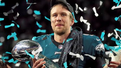 NICK FOLES, CAMPEÓN DEL SUPER BOWL, CONMUEVE CON SU ADORABLE BEBÉ