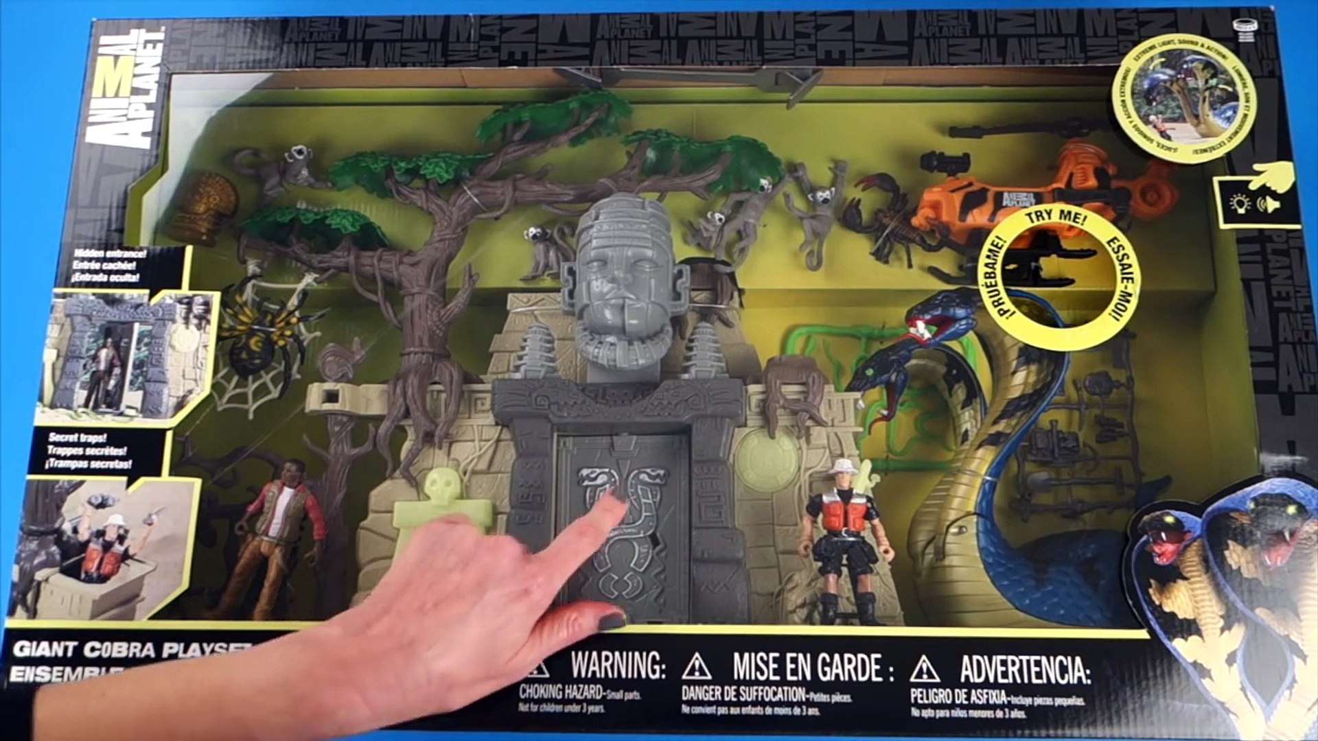 ⁣Giant Cobra Playset by Animal Planet