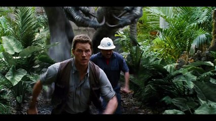 Jurassic World - Cena Exclusiva - Owen Escapa da Jaula do Indominus Rex