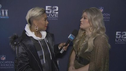 Kelly Clarkson Goes Super Bowl Tailgating Without Kids