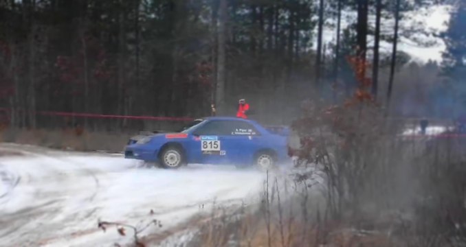 Un photographe se fait percuter par une voiture