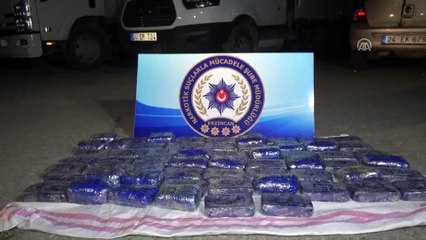 Tırdaki gizli bölmede 31 kilogram eroin ele geçirildi - ERZİNCAN